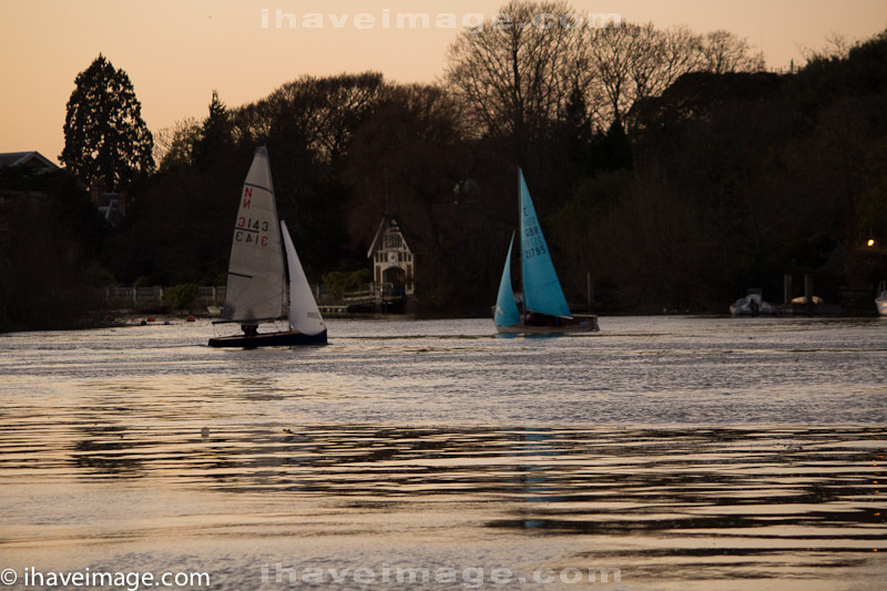 Sailing on the Thames when the tides in 2